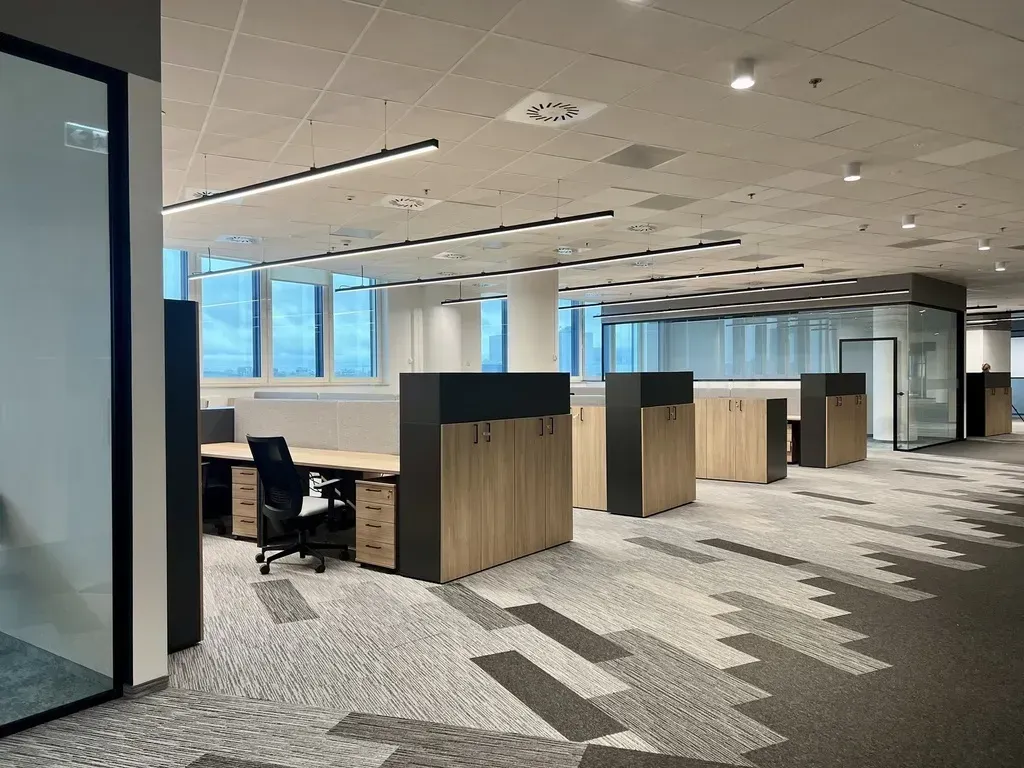 Nowoczesny lokal w budynku biurowo-handlowym. 2