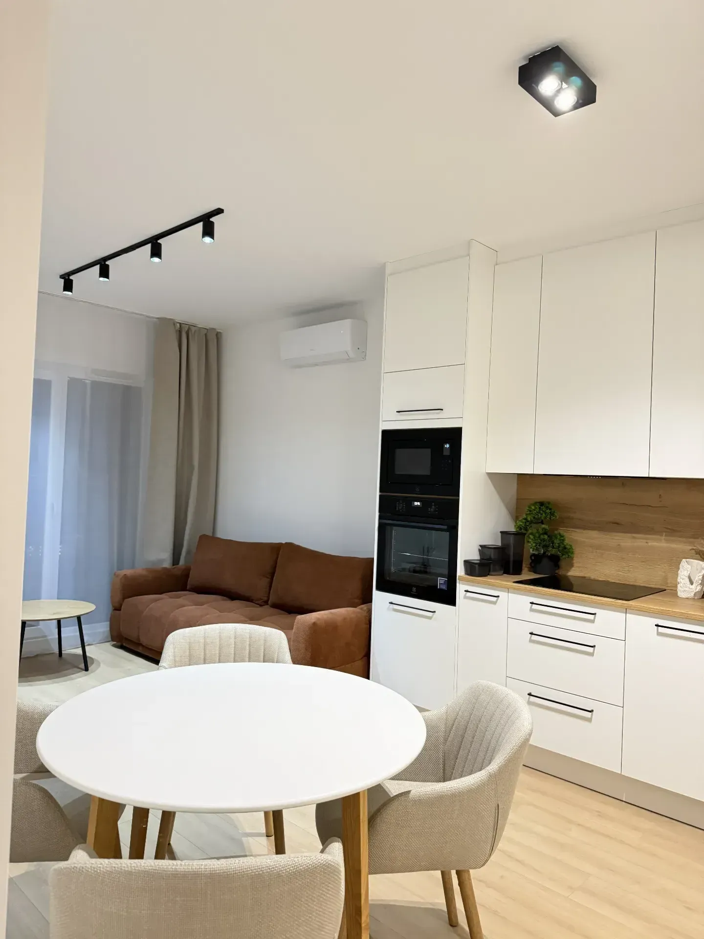 Na wynajem mieszkanie w Modern Mokotów. 2